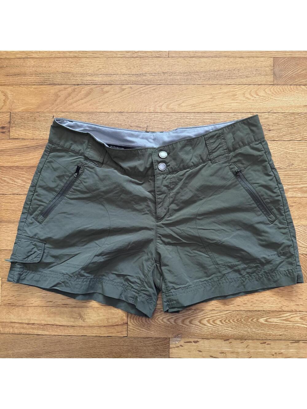 Women's Y2K Columbia Titanium Shorts- Size 12